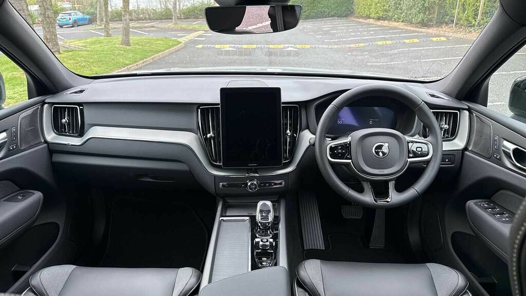 Volvo XC60 Black Edition Plus, T6 Awd Plug-in Hybrid, Electri DU26YRX Grey #5