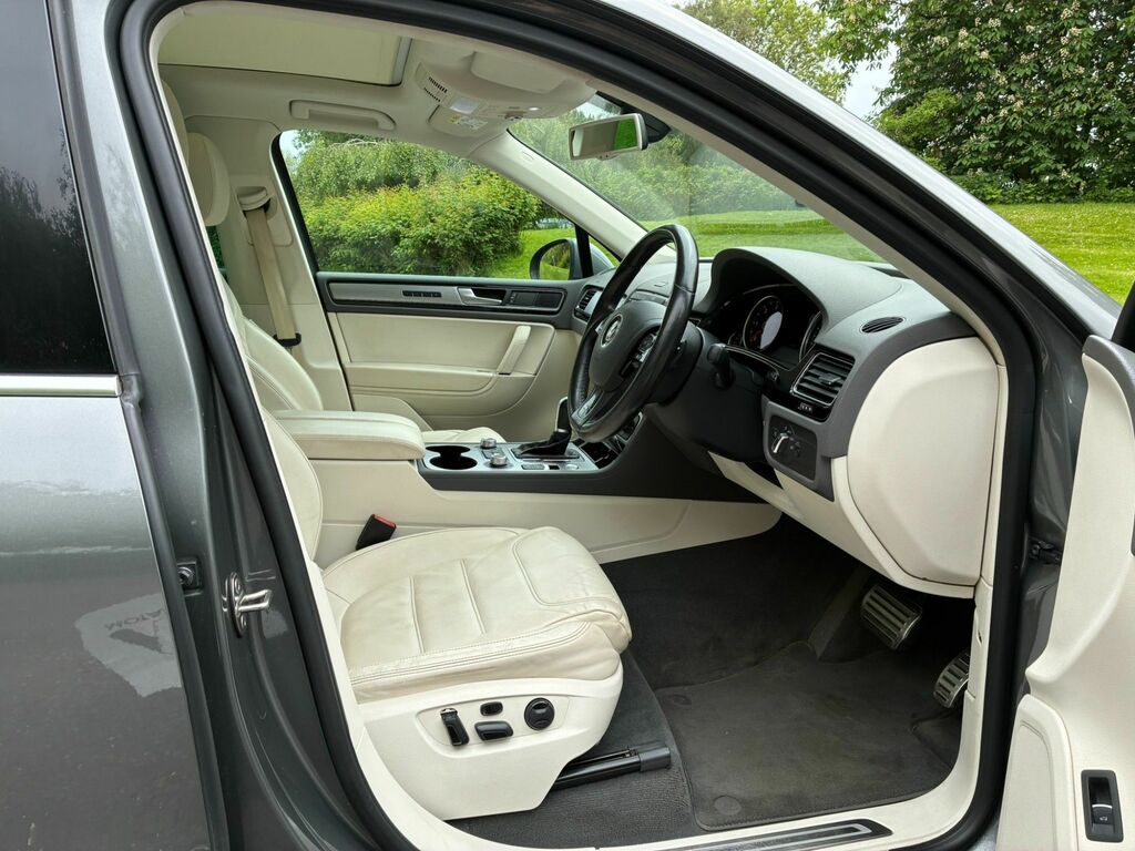 Volkswagen Touareg Automatic AU65XOH Grey #3