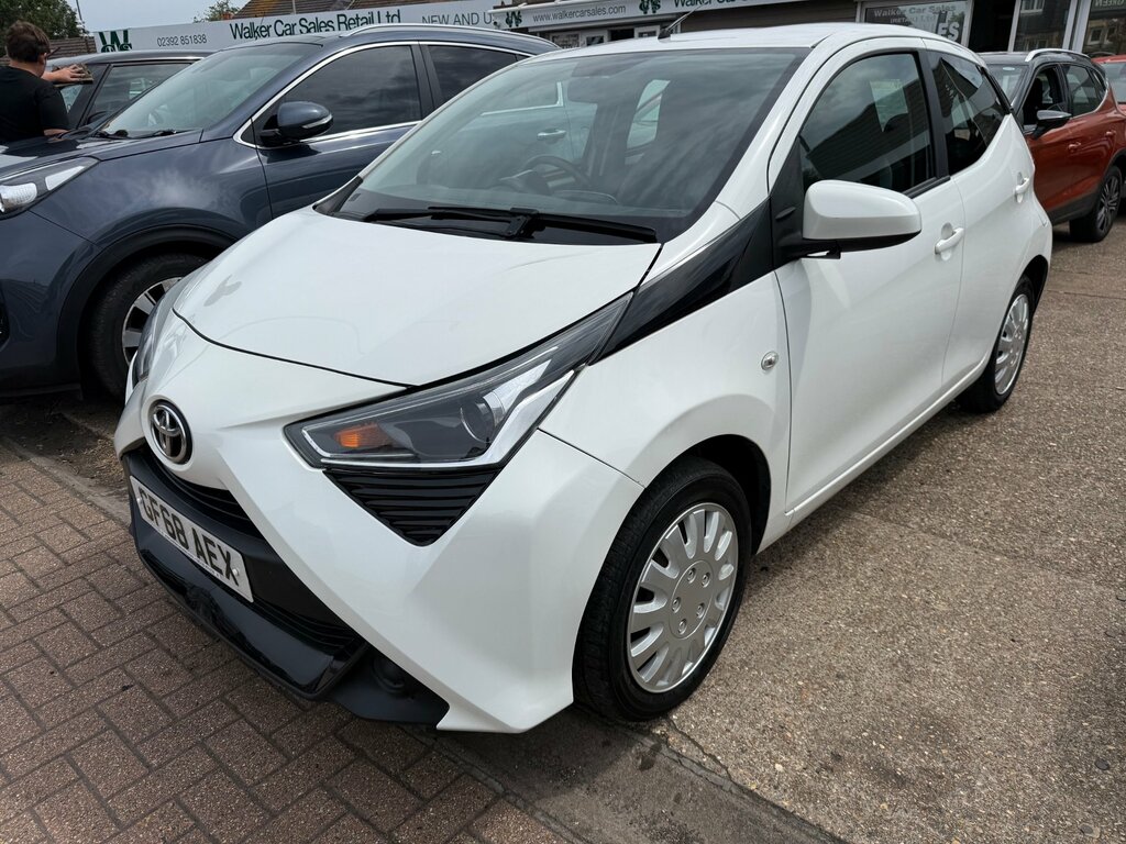 Toyota Aygo 1.0 Vvt-i X-play Hatchback X-shift Euro White