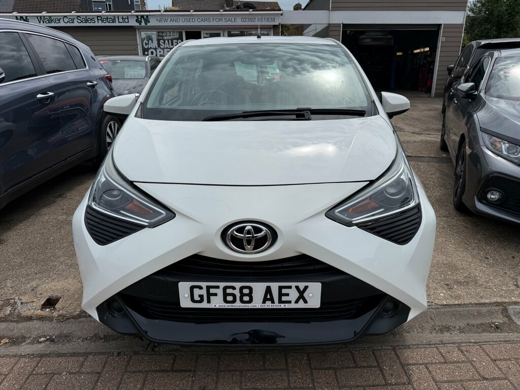 Toyota Aygo 1.0 Vvt-i X-play Hatchback X-shift Euro GF68AEX White #2