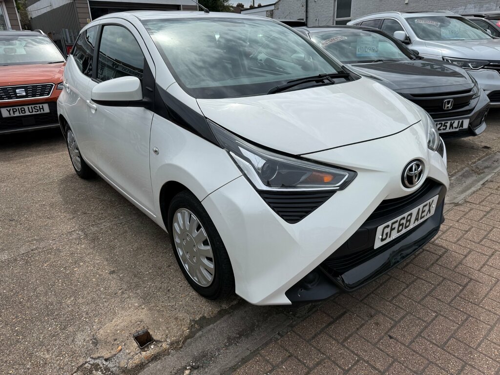 Toyota Aygo 1.0 Vvt-i X-play Hatchback X-shift Euro GF68AEX White #3