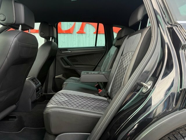 Volkswagen Tiguan Suv GJ23UCN Black #2