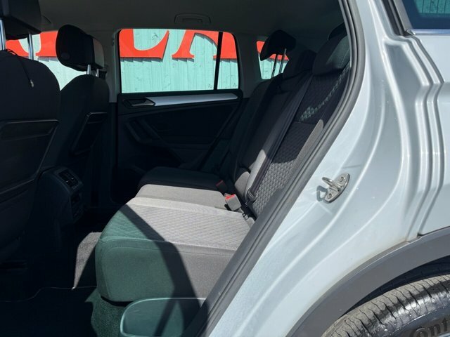 Volkswagen Tiguan Tiguan Se Nav Tdi Bluemotion Technology 4Motion YC18WXO Silver #3