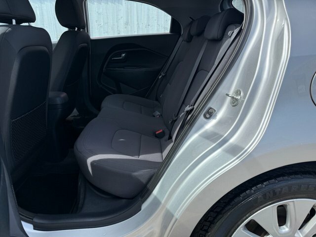 Kia RIO Hatchback Silver #3