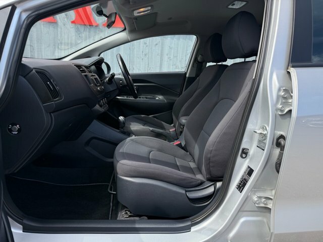 Kia RIO Hatchback Silver #2