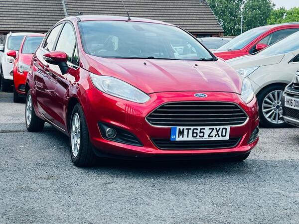 Ford Fiesta 1.5 Tdci Econetic Titanium Euro 6 Ss MT65ZXO Red #2