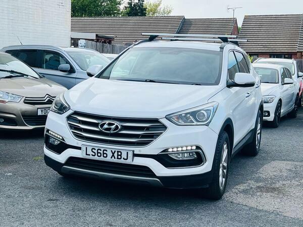 Hyundai Santa Fe 2.2 Crdi Blue Drive Premium 4Wd Euro 6 Ss LS66XBJ White #2