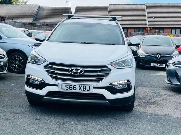 Hyundai Santa Fe 2.2 Crdi Blue Drive Premium 4Wd Euro 6 Ss LS66XBJ White #3