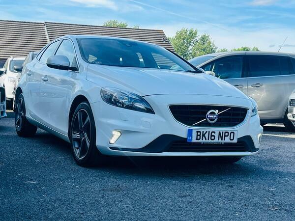 Volvo V40 1.5 T2 R-design Nav Euro 6 Ss White #6