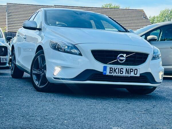 Volvo V40 1.5 T2 R-design Nav Euro 6 Ss White