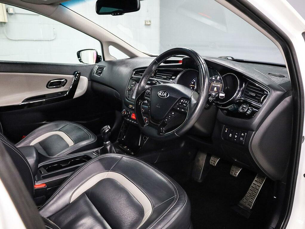 Kia Ceed Estate YH67WHB White #3
