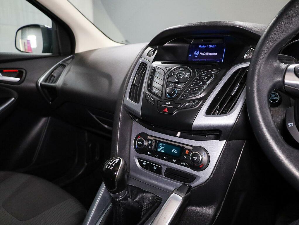 Ford Focus Titanium Hatchback EF61UUR Grey #4