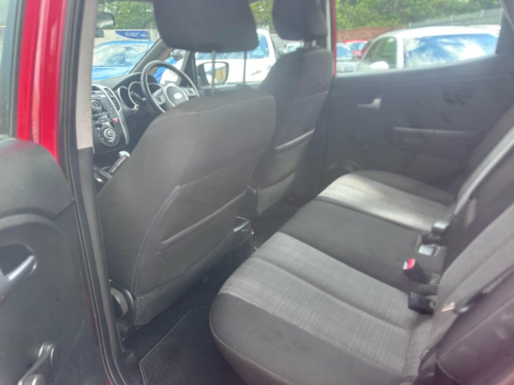 Kia Venga  White #11
