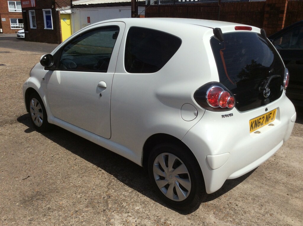 Toyota Aygo 1.0 Vvt-i Ice 2012 KN62NFJ White #3