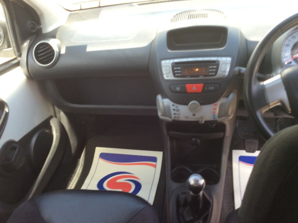 Toyota Aygo 1.0 Vvt-i Ice 2012 KN62NFJ White #6