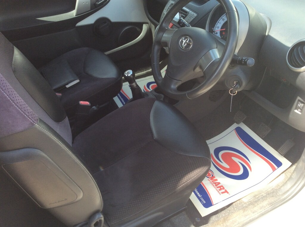 Toyota Aygo 1.0 Vvt-i Ice 2012 KN62NFJ White #5