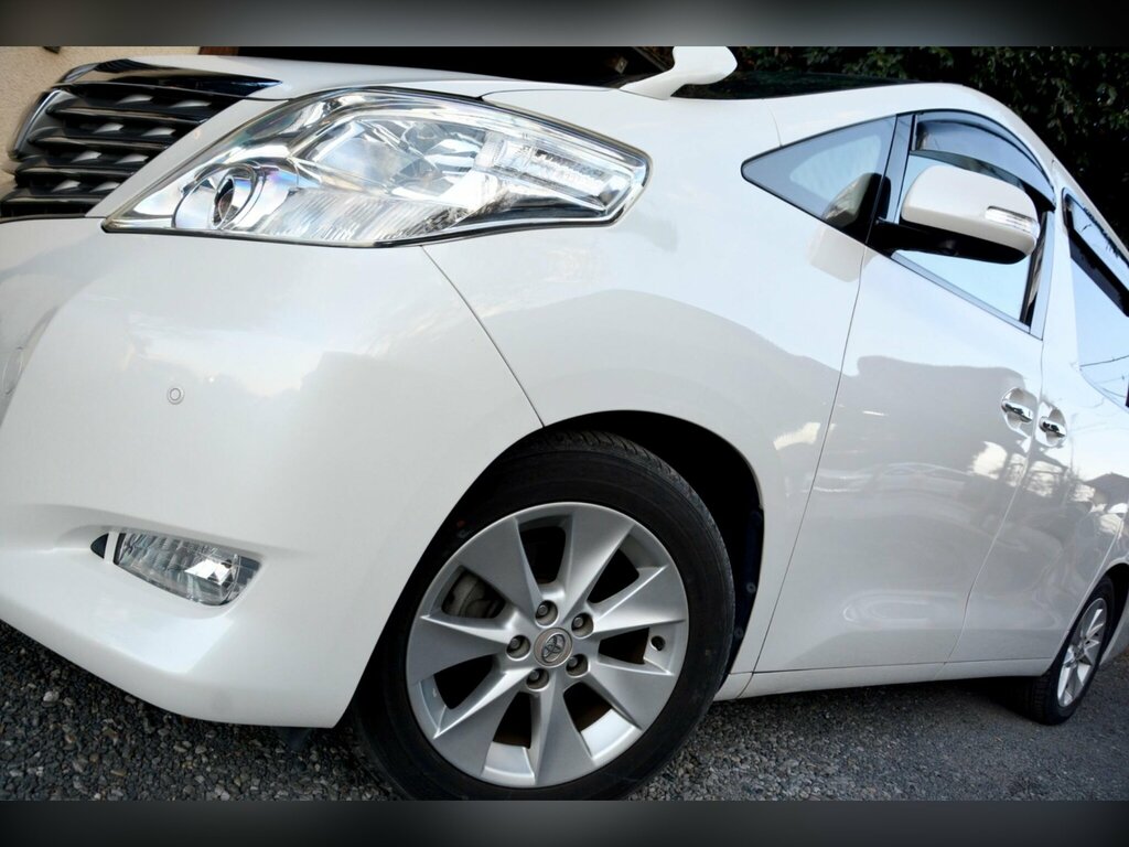 Toyota Alphard Hatchback V-spec 200808 White #11