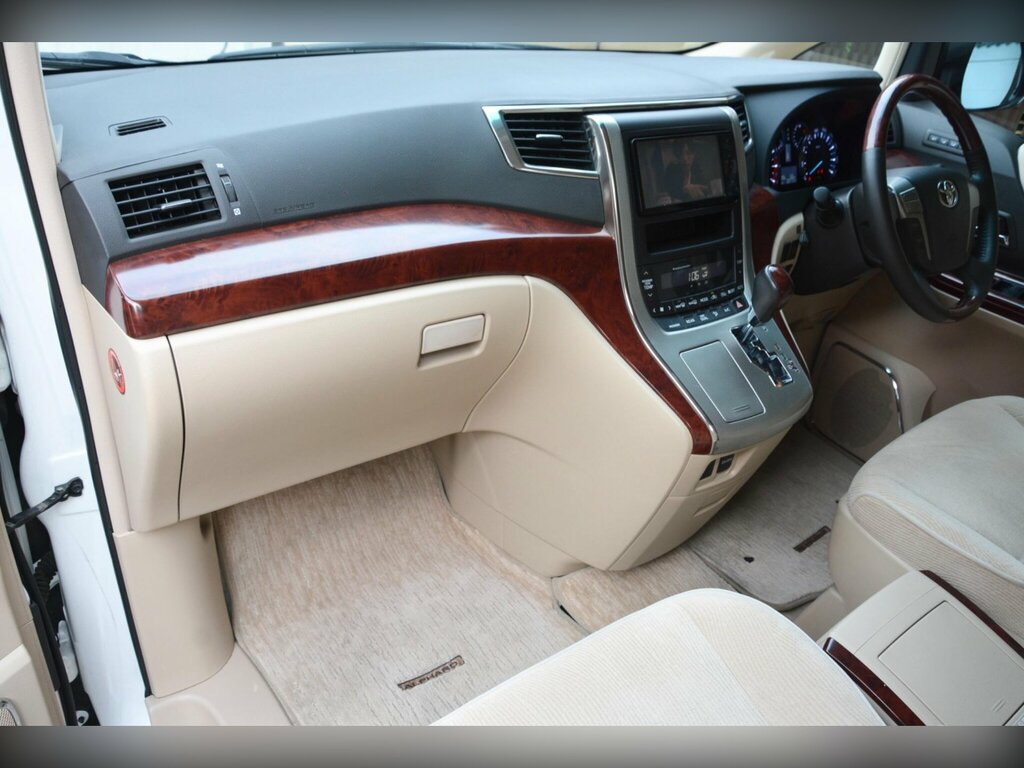 Toyota Alphard Hatchback V-spec 200808 White #22