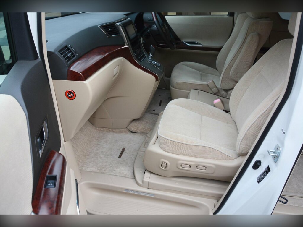 Toyota Alphard Hatchback V-spec 200808 White #24