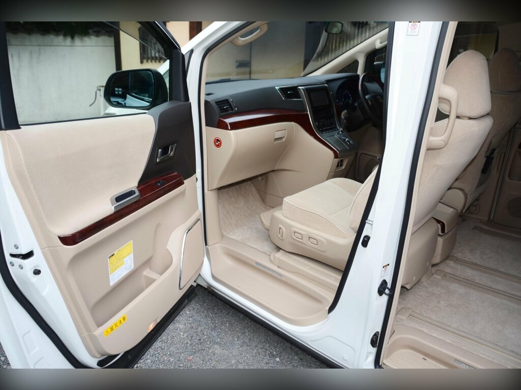 Toyota Alphard Hatchback V-spec 200808 White #49
