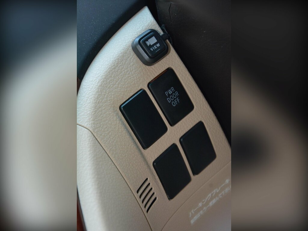 Toyota Alphard Hatchback V-spec 200808 White #43