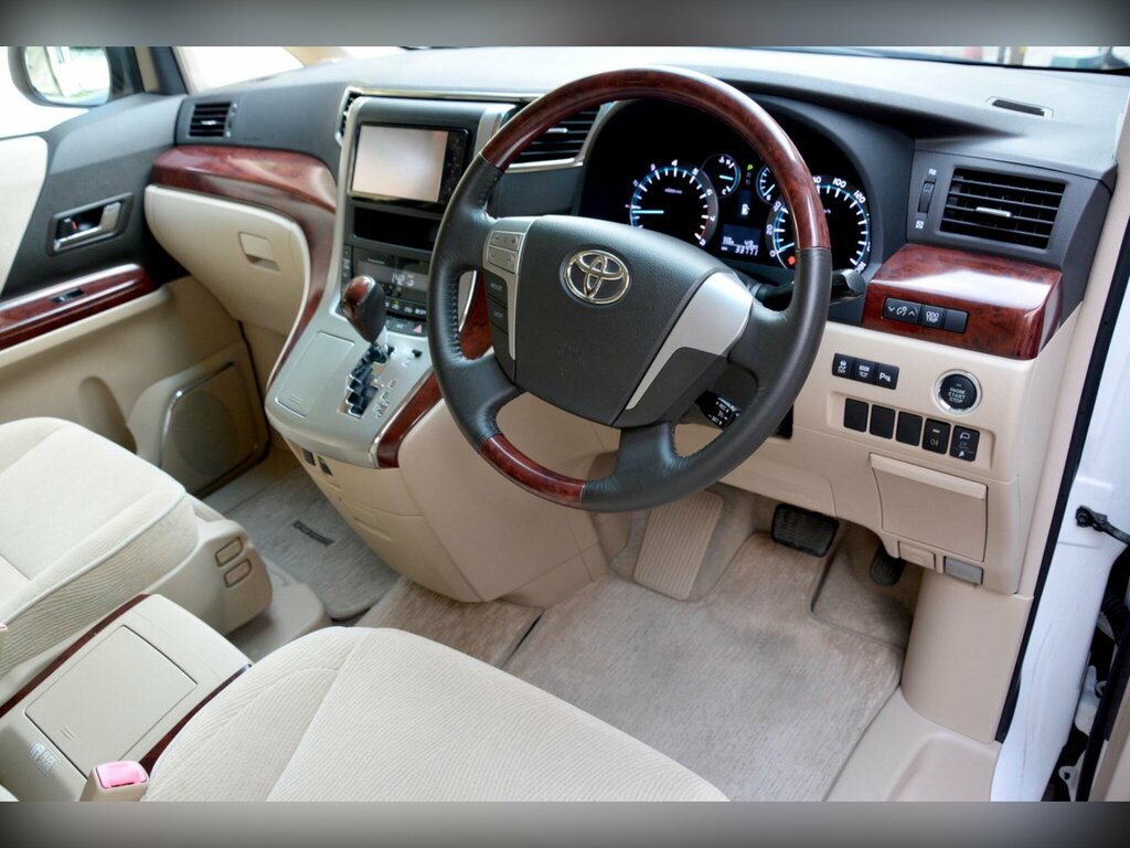 Toyota Alphard Hatchback V-spec 200808 White #2