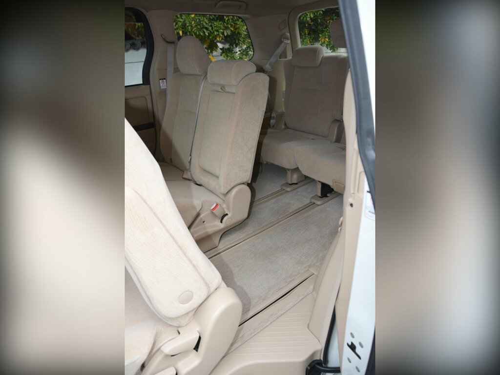 Toyota Alphard Hatchback V-spec 200808 White #28