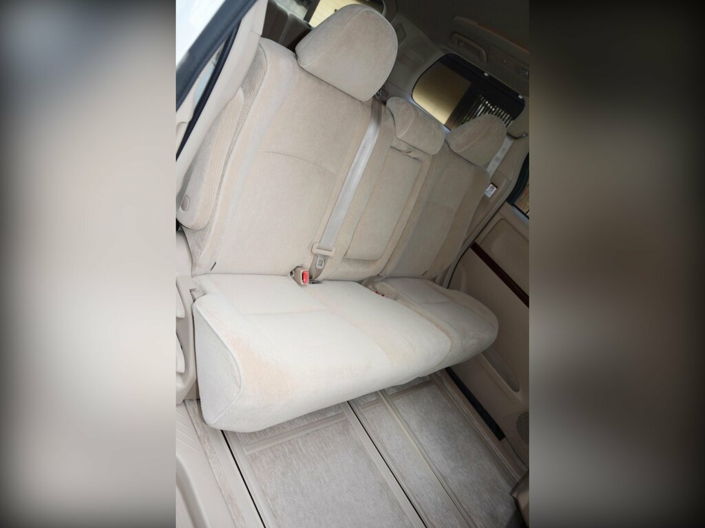 Toyota Alphard Hatchback V-spec 200808 White #21