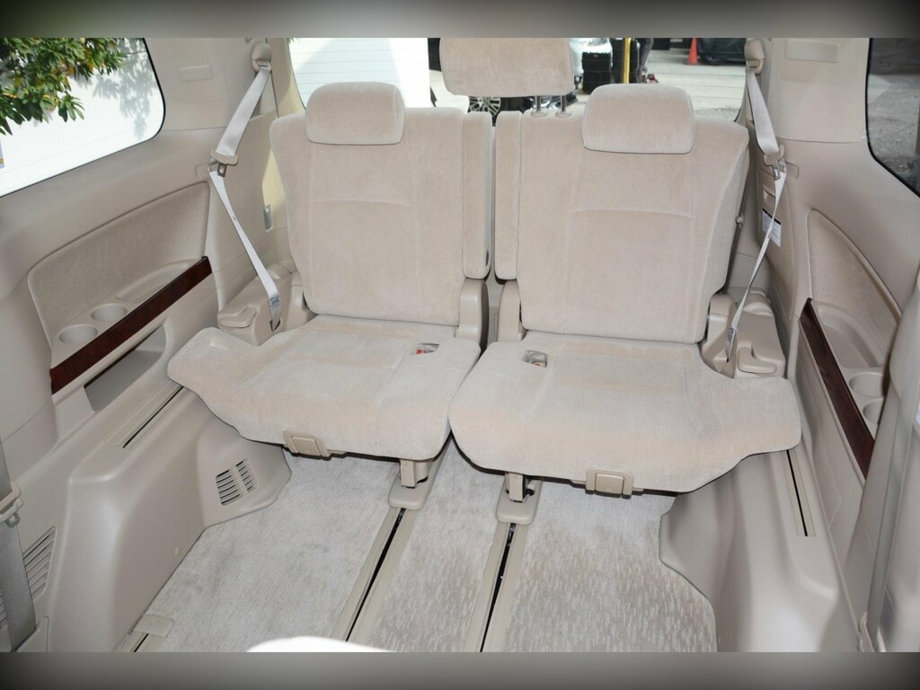 Toyota Alphard Hatchback V-spec 200808 White #30