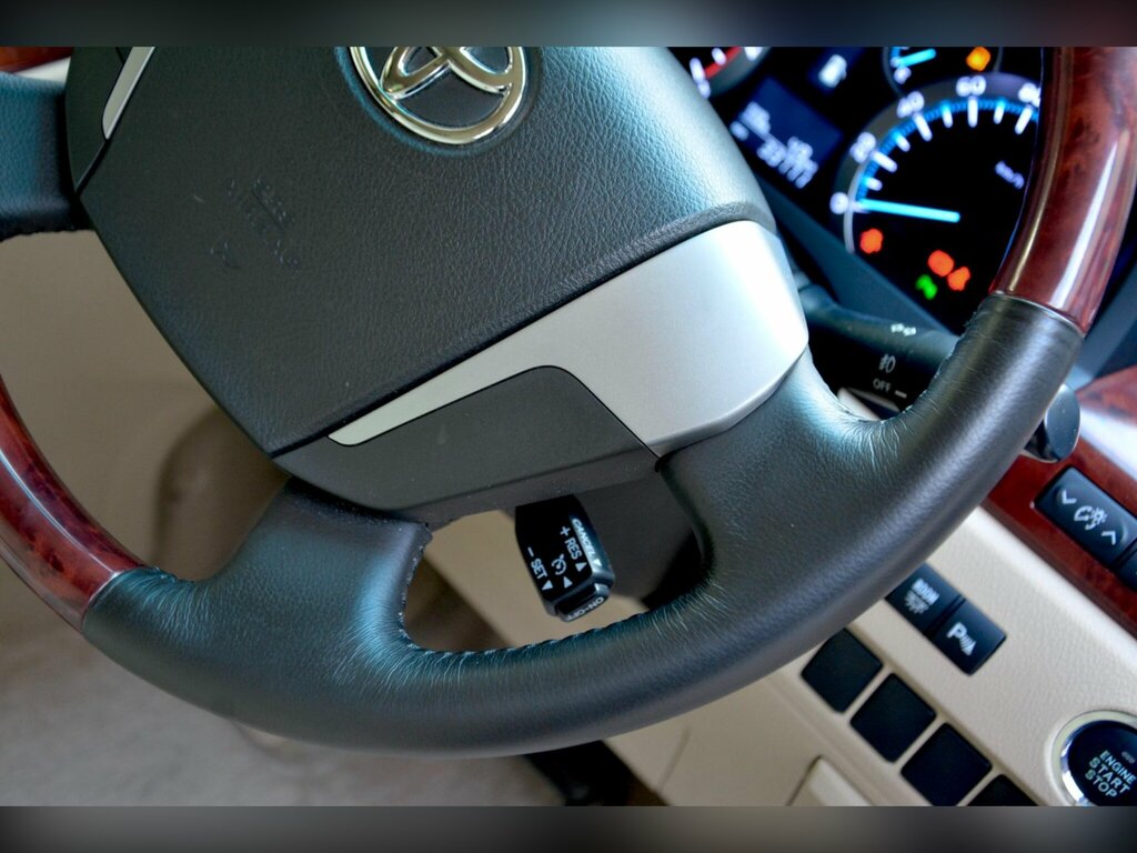 Toyota Alphard Hatchback V-spec 200808 White #41