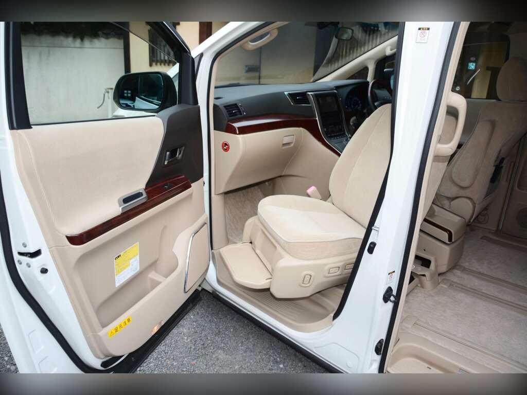 Toyota Alphard Hatchback V-spec 200808 White #51