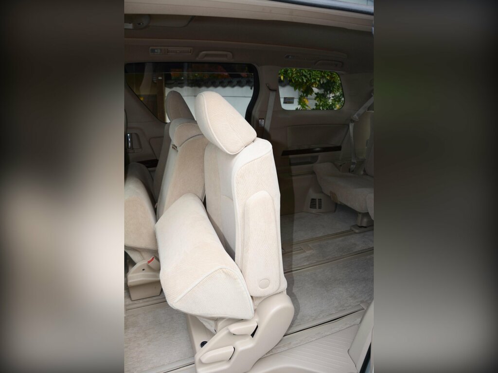 Toyota Alphard Hatchback V-spec 200808 White #29