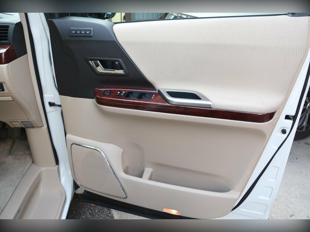 Toyota Alphard Hatchback V-spec 200808 White #20