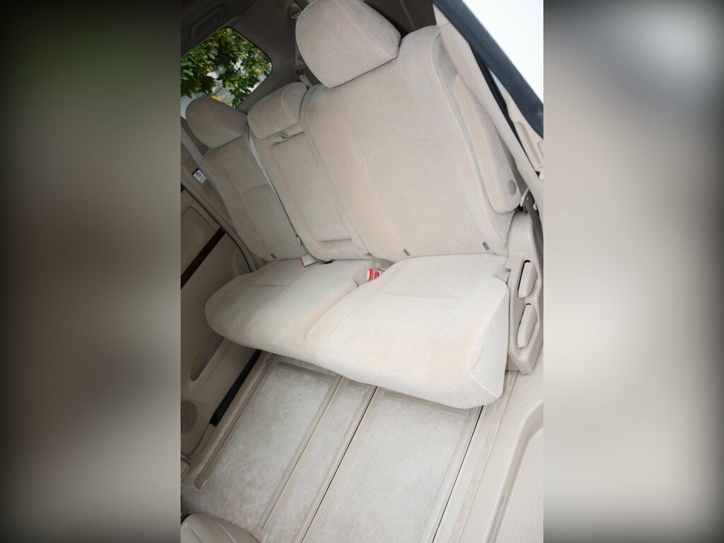 Toyota Alphard Hatchback V-spec 200808 White #26