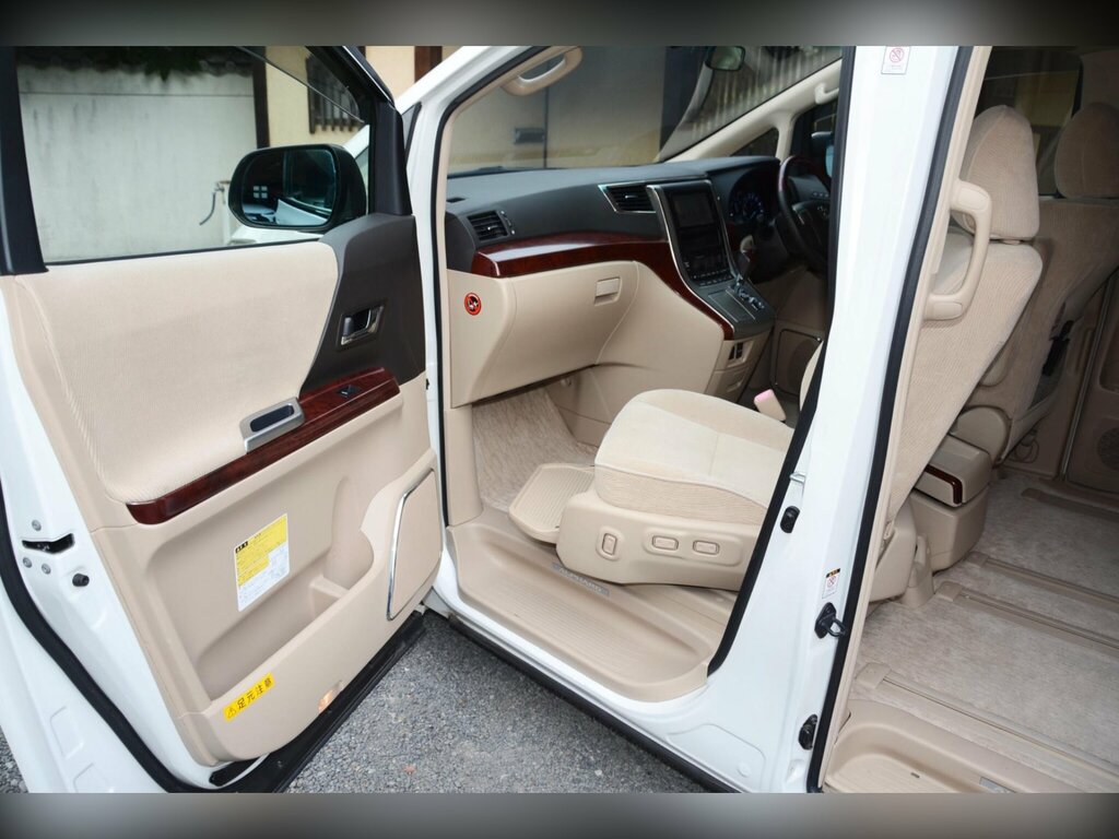 Toyota Alphard Hatchback V-spec 200808 White #50