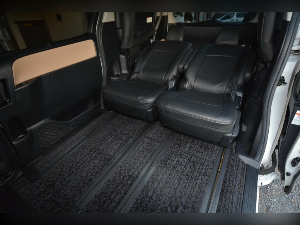 Toyota Noah  Black #31