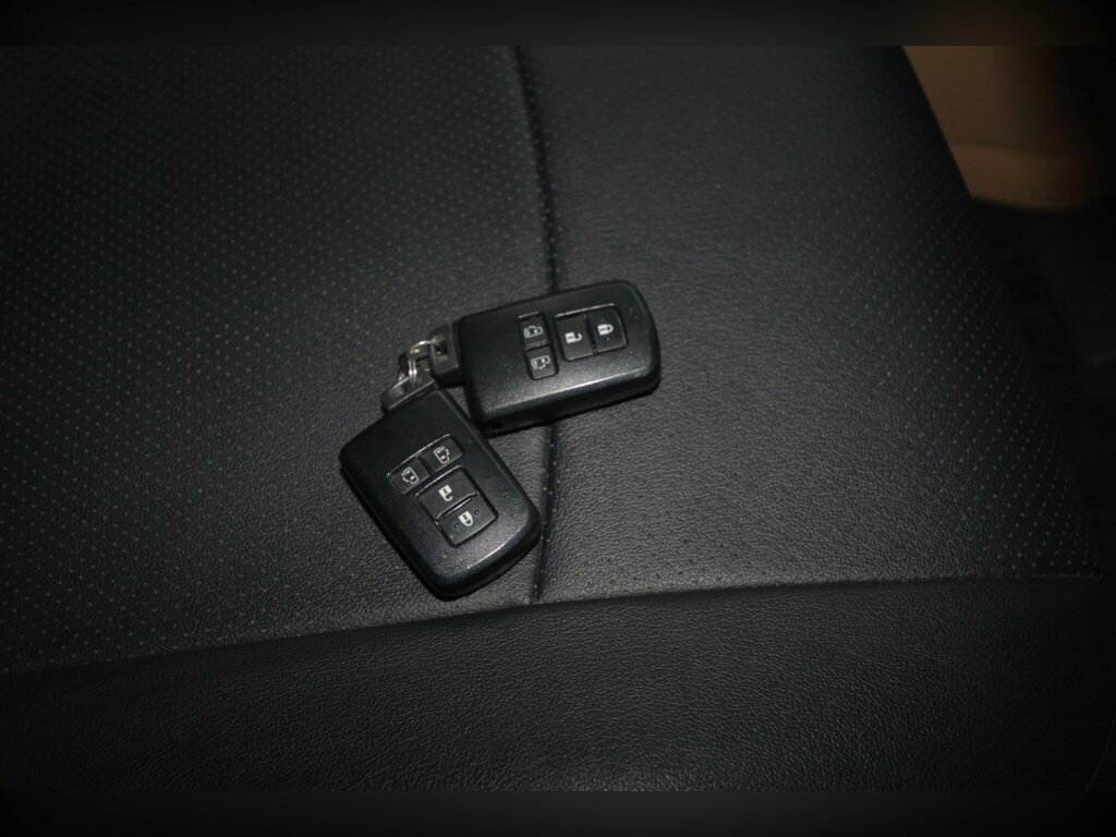 Toyota Noah  Black #42