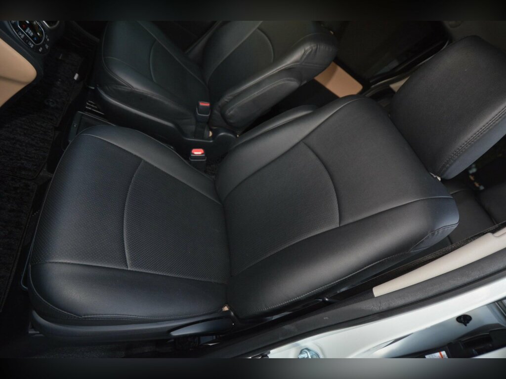 Toyota Noah  Black #23