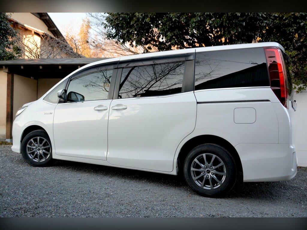 Toyota Noah  Black #15