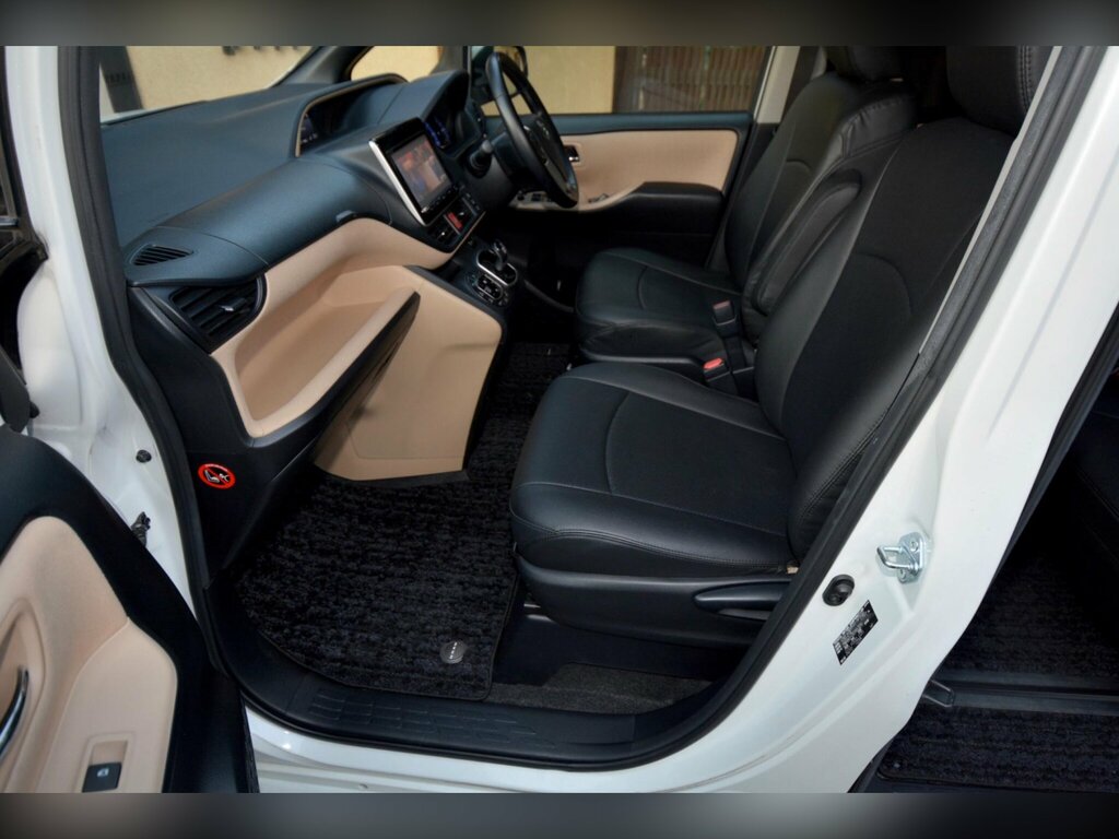 Toyota Noah  Black #24