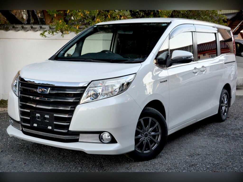 Toyota Noah  Black #9