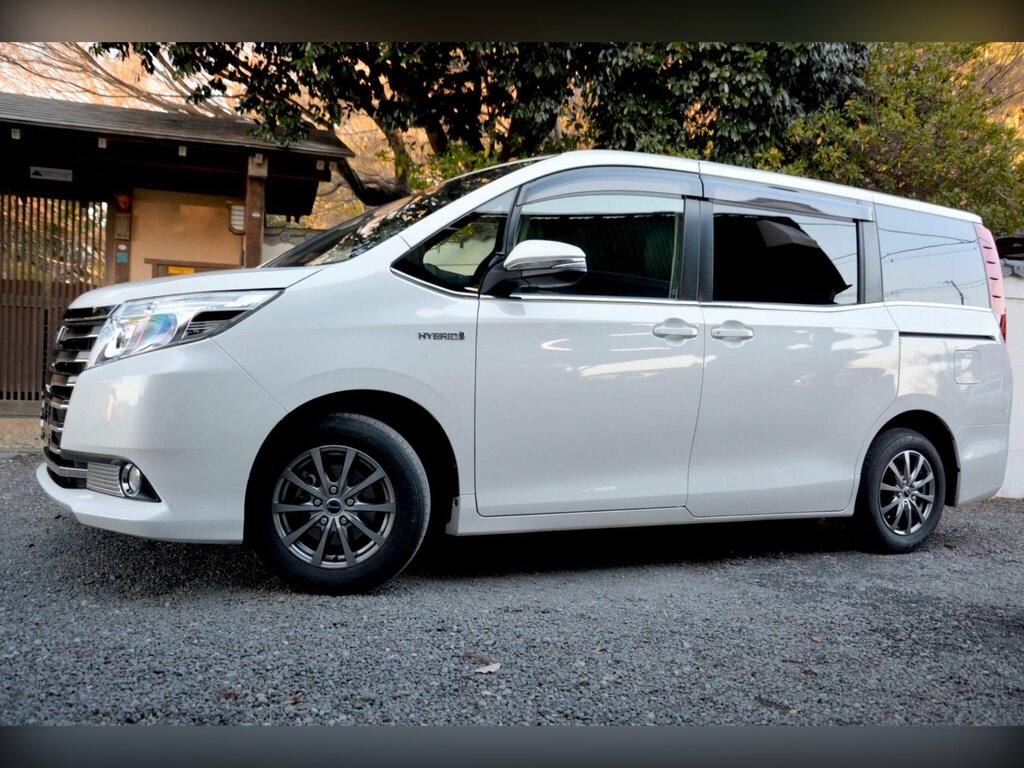 Toyota Noah  Black #11