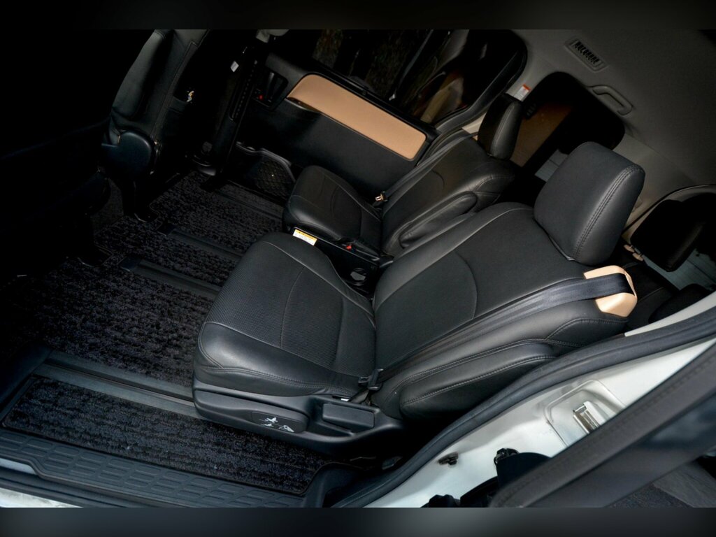 Toyota Noah  Black #27
