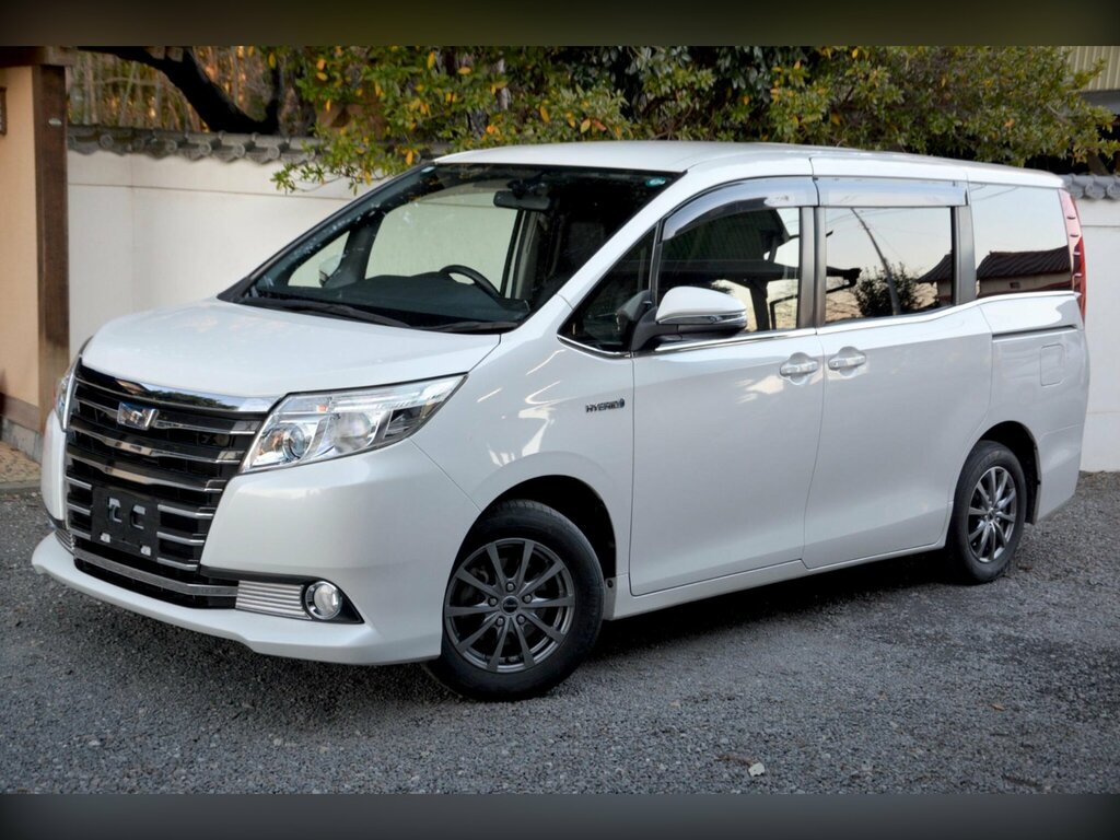 Toyota Noah  Black #10
