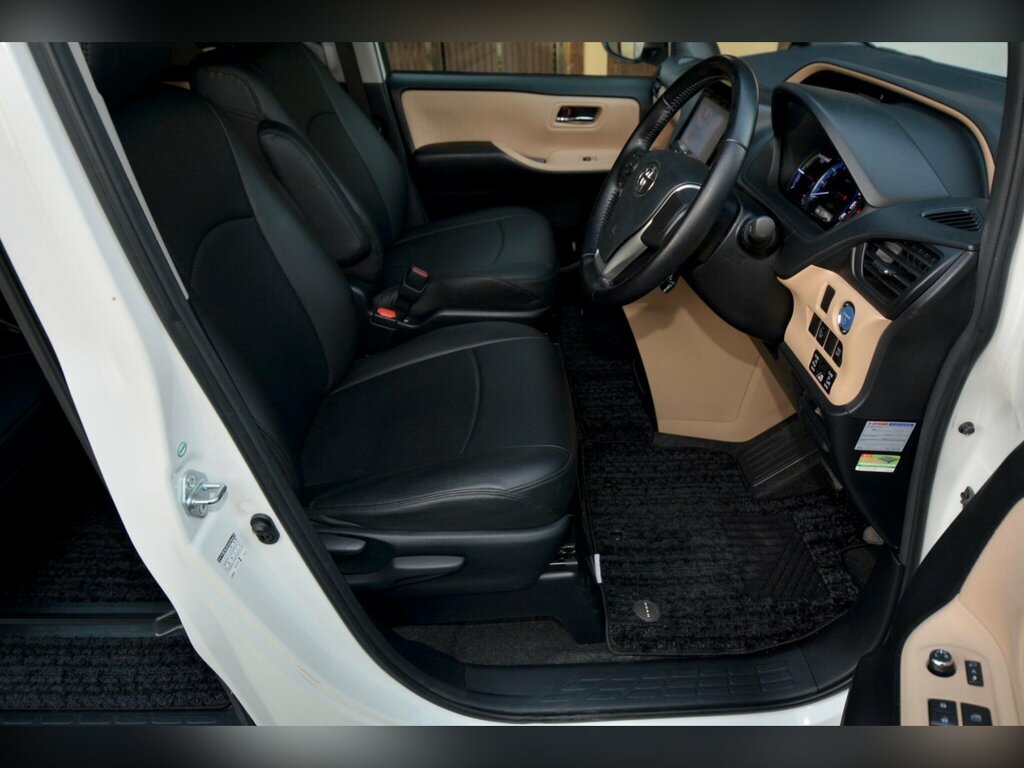 Toyota Noah  Black #20