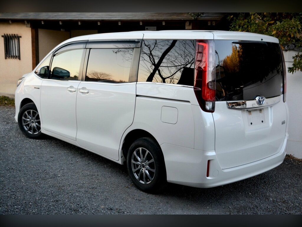 Toyota Noah  Black #14