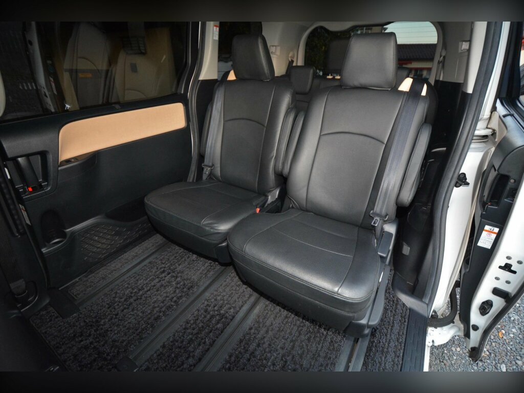 Toyota Noah  Black #29