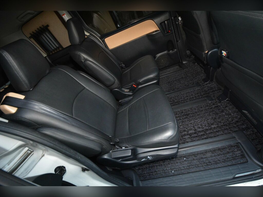 Toyota Noah  Black #21