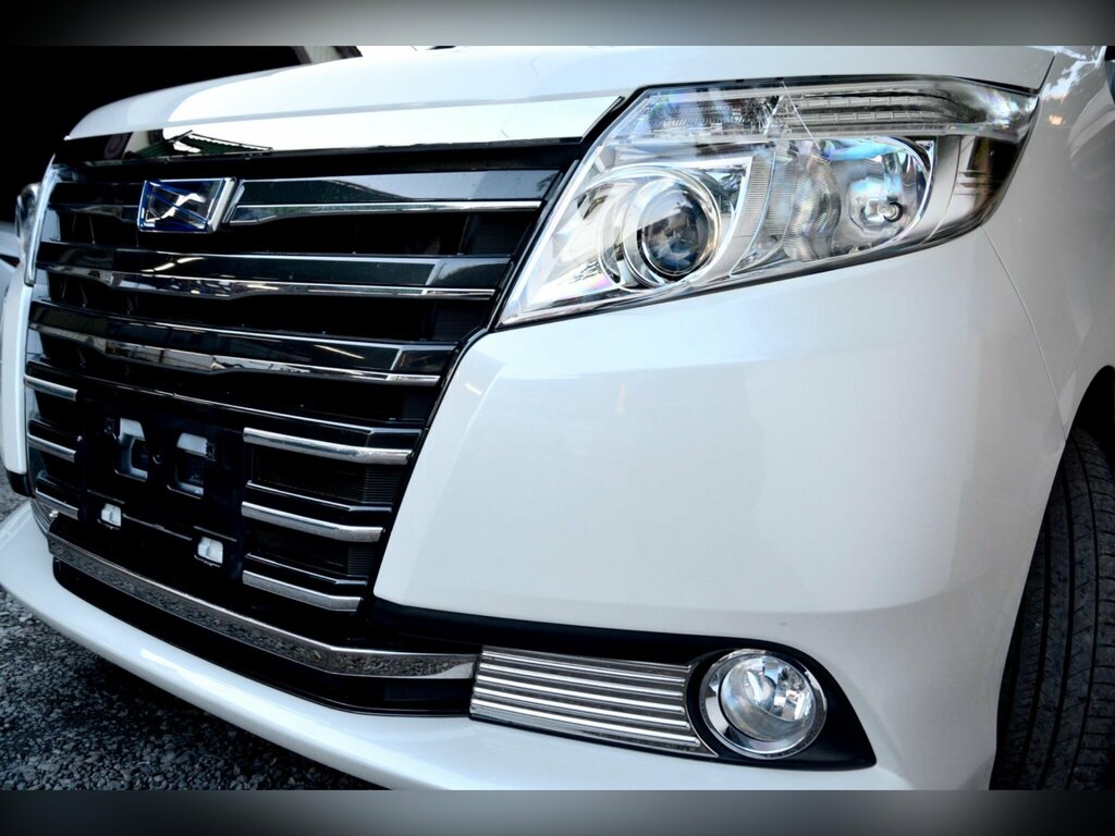 Toyota Noah  Black #18