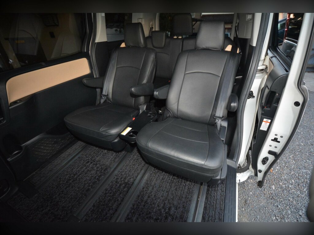Toyota Noah  Black #33